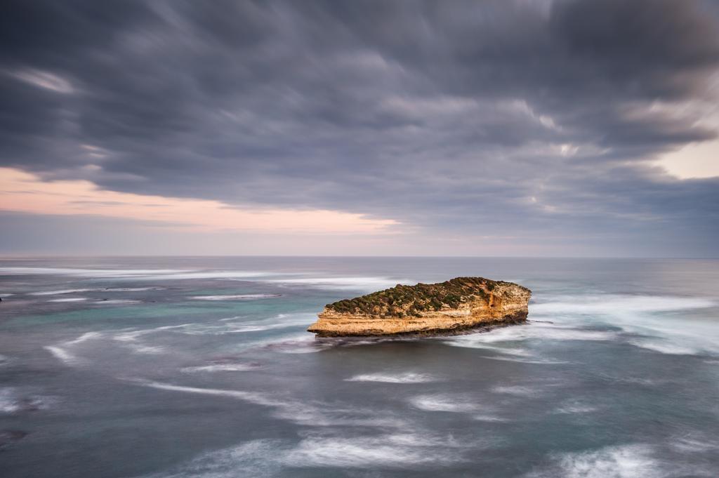 12 Apostles Accommodation Anchors Beach House With Sea Views Port Campbell Room photo